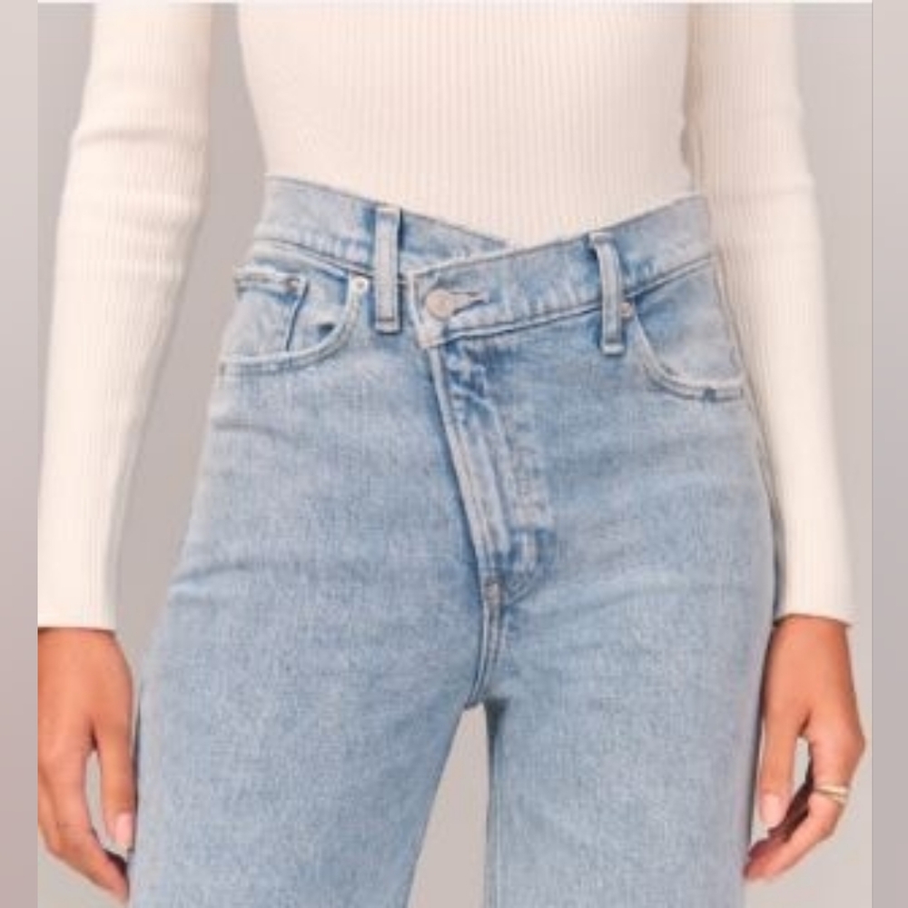 Abercrombie & Fitch Blue 90's Straight Ultra High Rise Jeans Crossover- Size 25